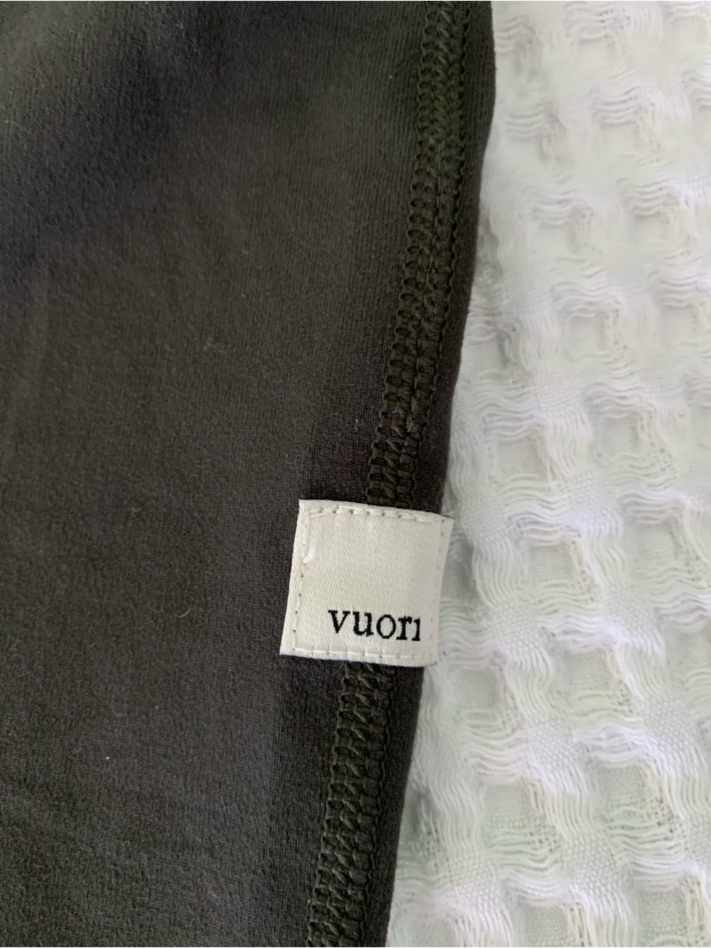 Vuori Women's Olive Green Flare Yoga Pants size XXS Tall EUC - Picture 3 of 5